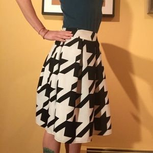 Houndstooth Print Skirt
